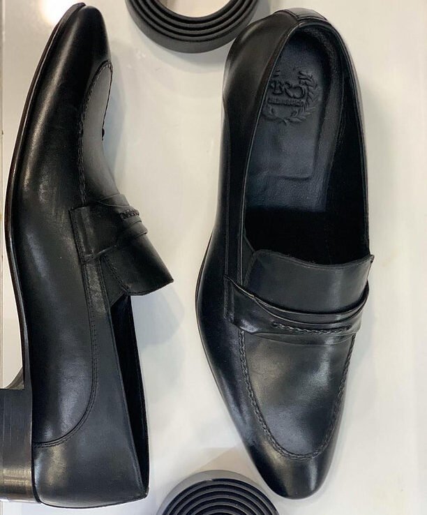 GOGO chaussure et ceinture noire en cuir